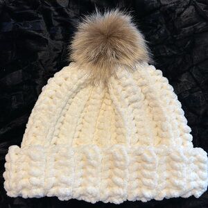 Adirondack Winter Hat - size sm/med - 100% Polyester - vintage white